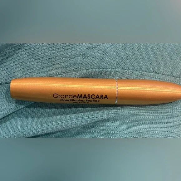 Grande Cosmetics Mascara - Picture 4 of 5